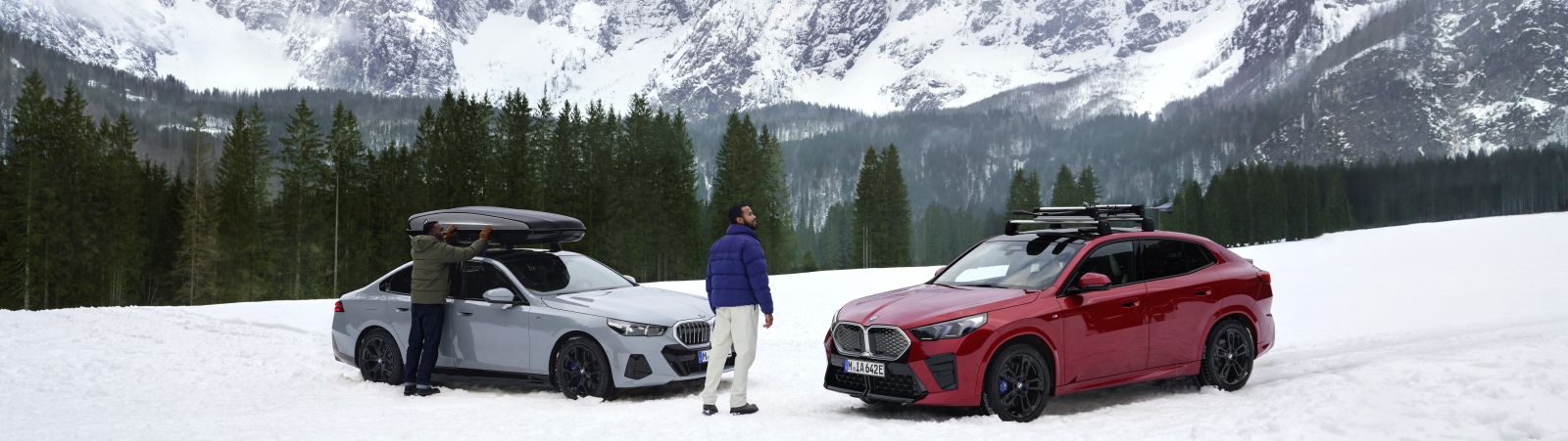 BMW-1-Serie-Zwart-voorkant-zijkant-industrieterrein-mobiel