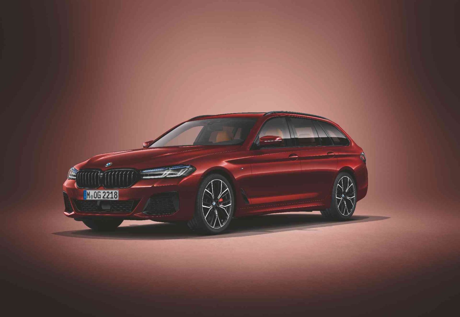 BMW-1-Serie-Zwart-voorkant-zijkant-industrieterrein-mobiel