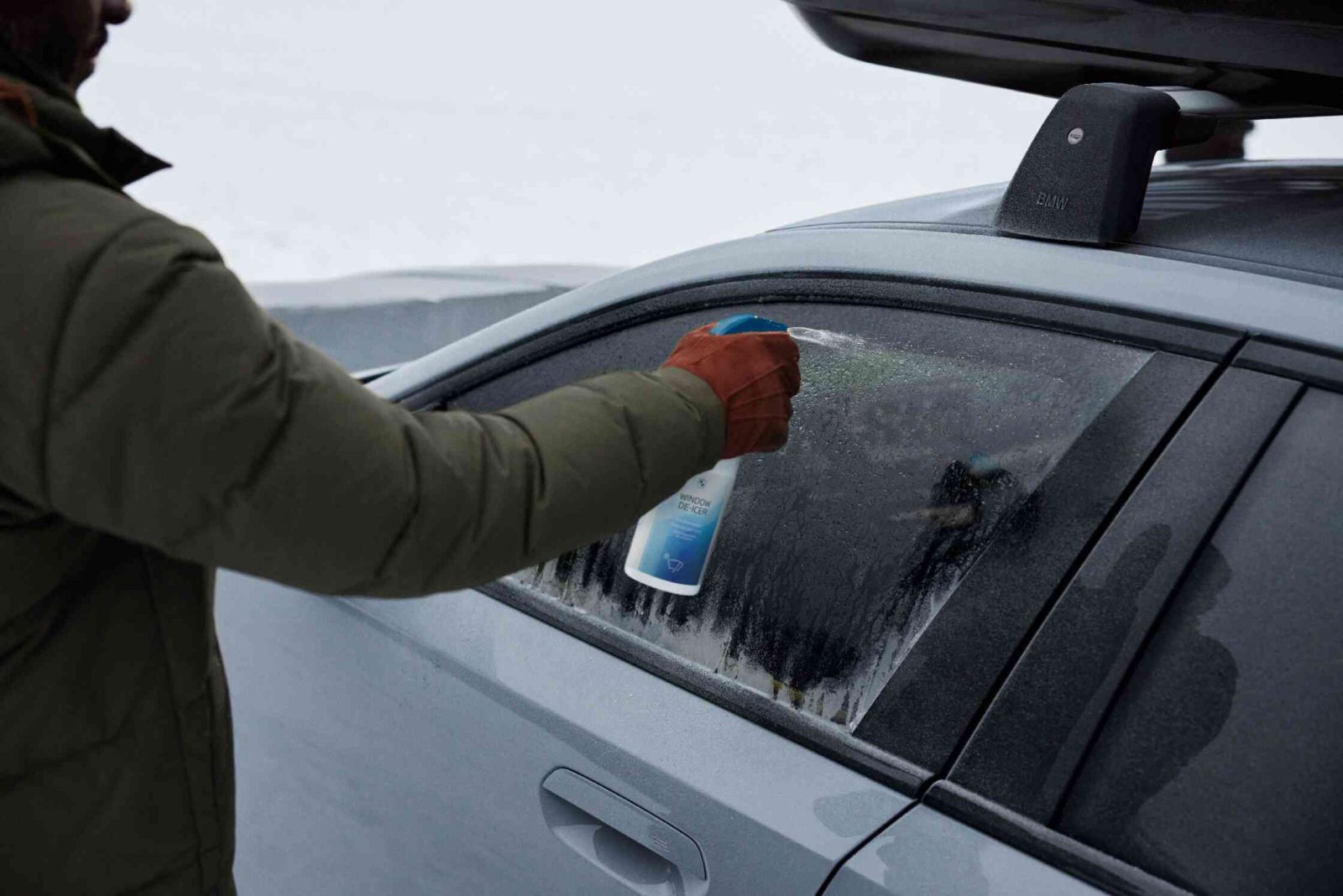 BMW-1-Serie-Zwart-voorkant-zijkant-industrieterrein-mobiel